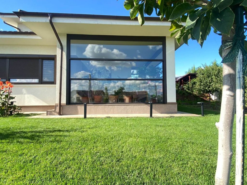 Cum pregătești terasa pentru sezonul rece și de ce sticla este soluția ideală. Ghid practic