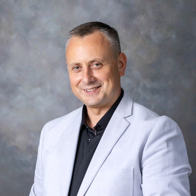 Eugeniu Lisnic, CEO și fondator Sun Leader - compania românească ce a construit cea mai mare pergolă retractabilă din România, la Domeniile Jidvei Castel Bethlen-Haller