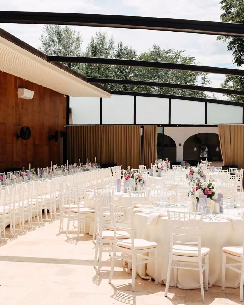 Sub promisiunea de brand „Mereu același apetit pentru momente de suflet”, Conacul îmbină farmecul unui cadru cu istorie și natural intim cu facilitățile moderne și abordarea Premium.