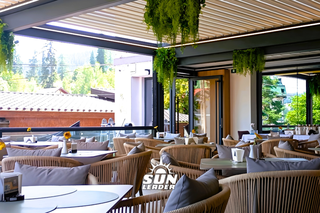 Hotel Dorna, Vatra Dornei. Terasa amenajata cu Sun Leader cu pergole retractabile bioclimatice si sticla