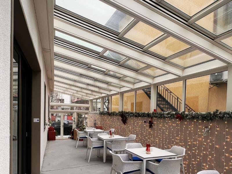 Terasă din sticlă retractabilă HoReCa | Pergola Cotroceni — SunLeader